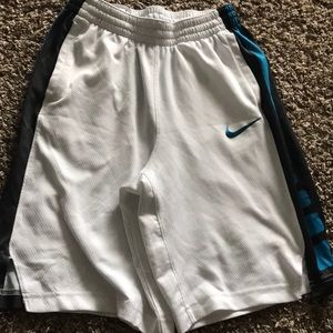 Nike Boys basketball shorts XL